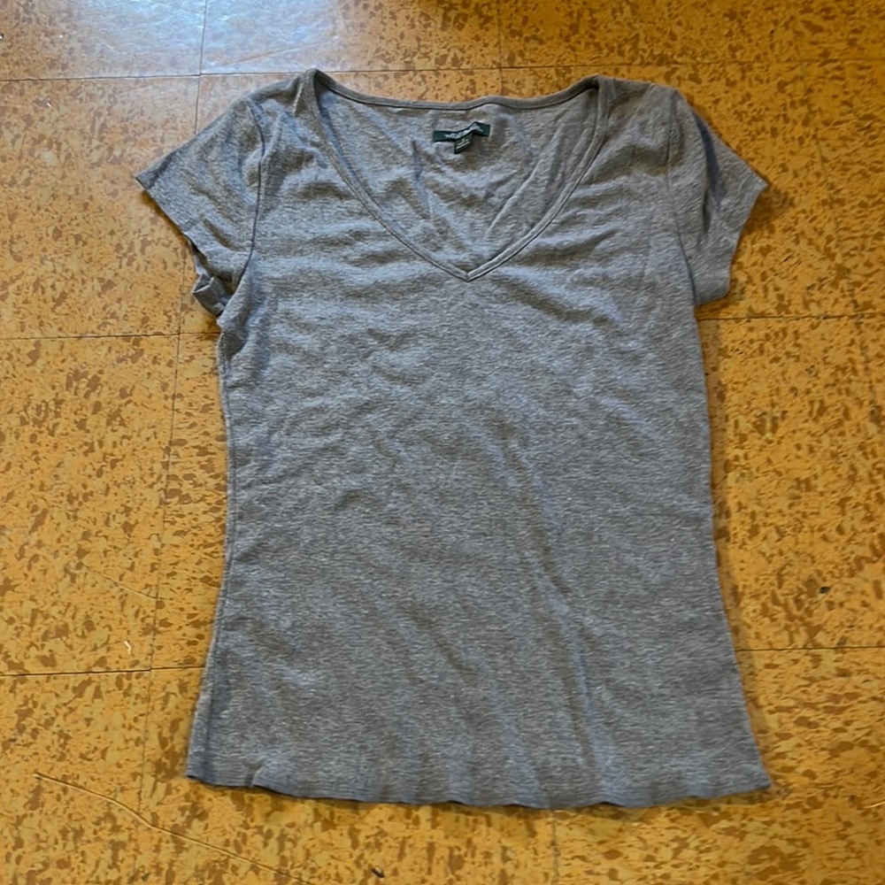 grey t shirt